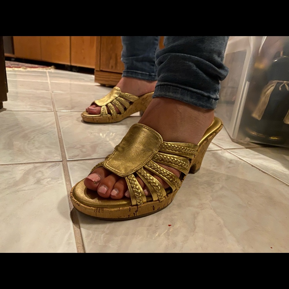 NWOT Easy Spirit Gold Wedge Sandals